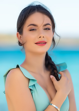 Liz Ocean Tantalizes On The Beach With Whispers Of The Breeze And Bold Moves